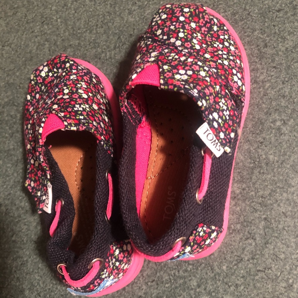 Baby girl floral Toms shoes